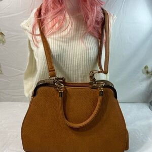 Classic Tan Leather Shoulder Bag with Structured Design